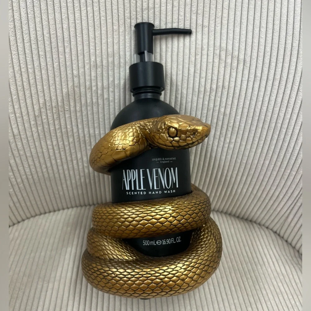 NWT ⚜️🖤⚜️ Asquith & Somerset Apple Venom Scented Hand Wash